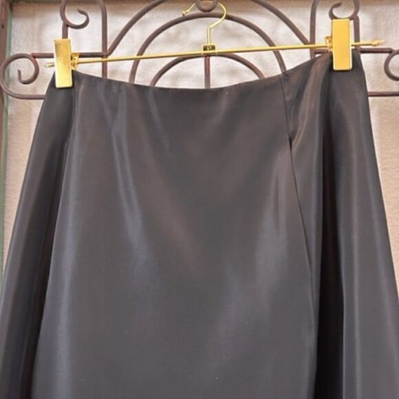 Classic elegant full length skirt. Laundry by Shelli Segal. Vintage Classic! - Picture 3 of 7